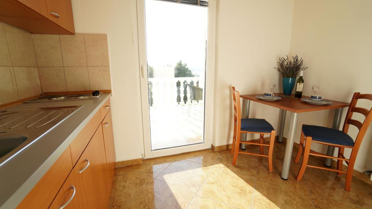 Apartments Kata Gornji Karin Exterior photo